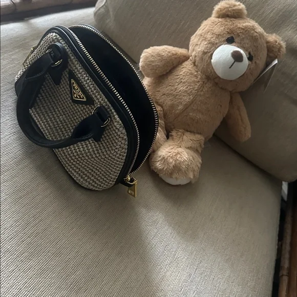 Affordable Fashion Finds Black and Tan Mini Bag - Picture 1 of 5